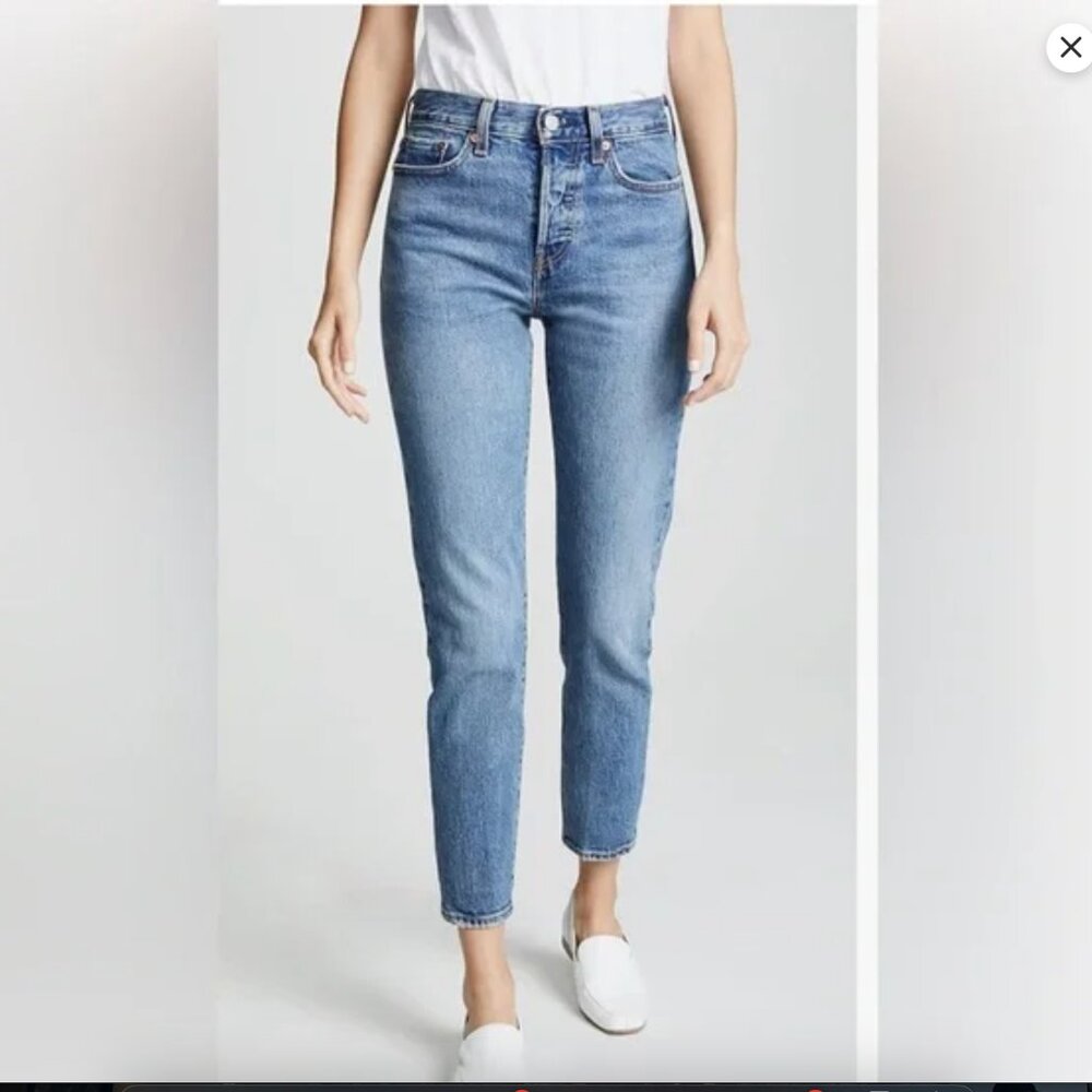 Levi’s Women’s Premium Wedgie Cropped Icon Fit Jeans - Size 30, Light Wash